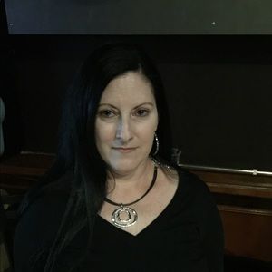 Meet your Posher, Roxanne